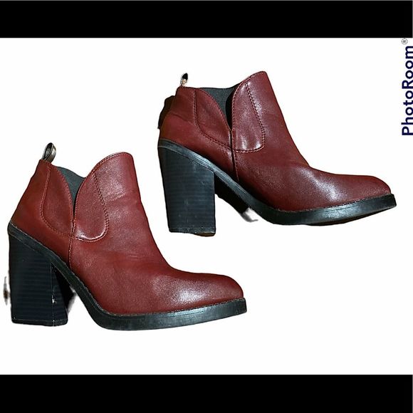 Rare Red Chunky Heel booties size 8 fit 6-7 narrow Western Cowgirl Deena & Ozzy - Picture 1 of 3